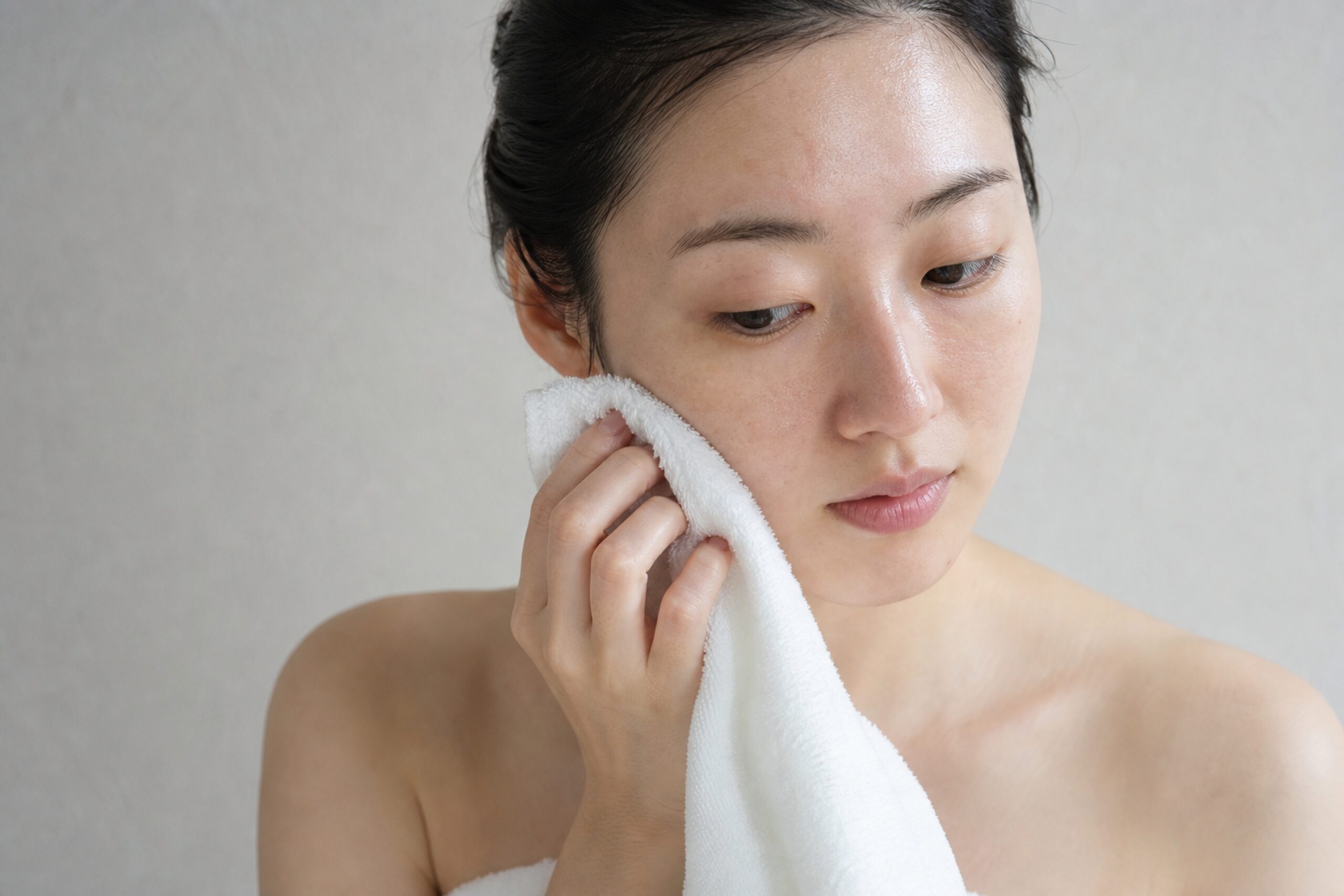 ⑤タオルで汗をゴシゴシ拭く